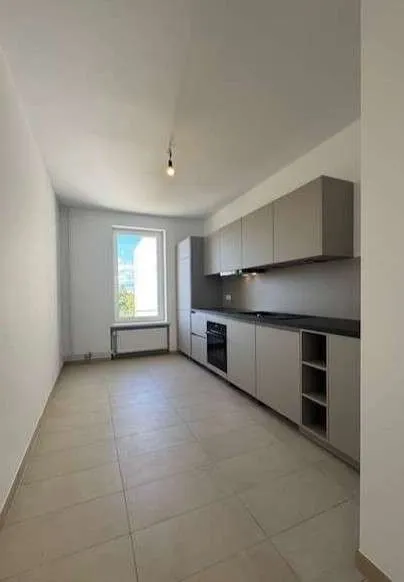 Schöne Wohnung mit Tageslichtbad und Einbauküche — photo 1